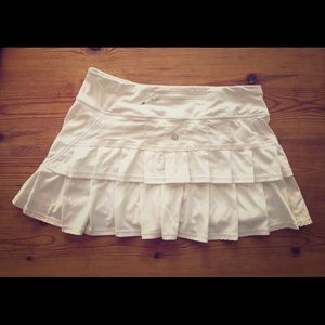White lululemon skort size 6